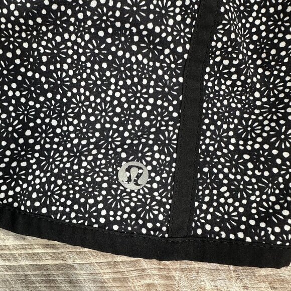 Lululemon Tracker Short IV Freckle Flower Black White / Black Size 4 - Picture 4 of 9